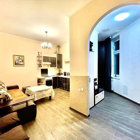 V&O Whitechocolateapt 800 M To Opera Lviv Bagian luar foto
