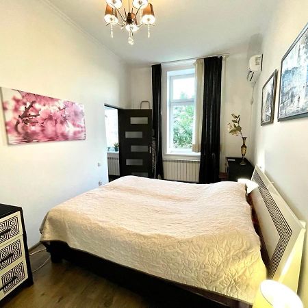 V&O Whitechocolateapt 800 M To Opera Lviv Bagian luar foto