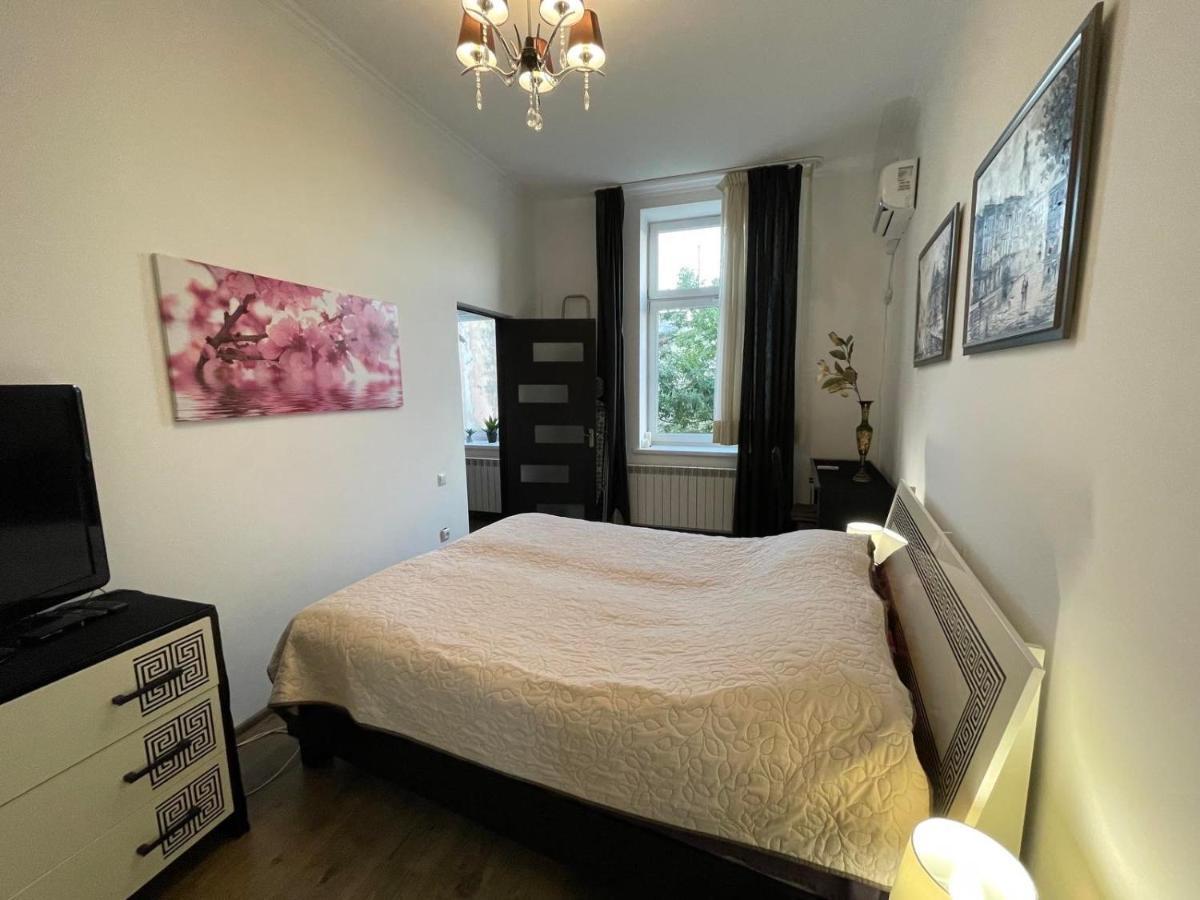 V&O Whitechocolateapt 800 M To Opera Lviv Bagian luar foto