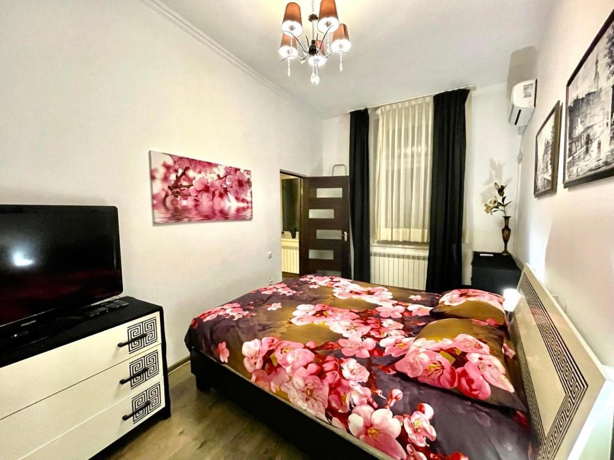 V&O Whitechocolateapt 800 M To Opera Lviv Bagian luar foto